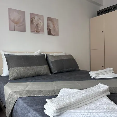 Vespa Apartment Sarande